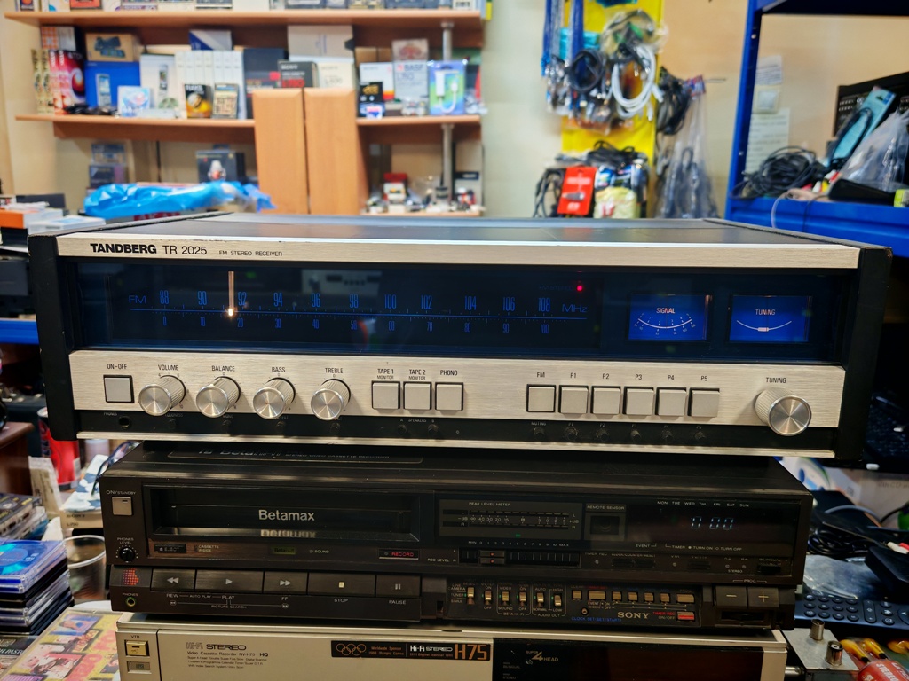 TANDBERG TR-2025