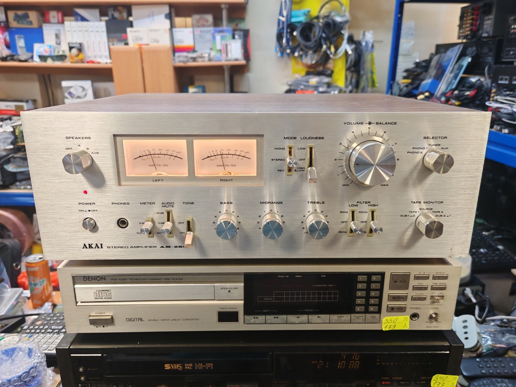 AKAI AM-2800