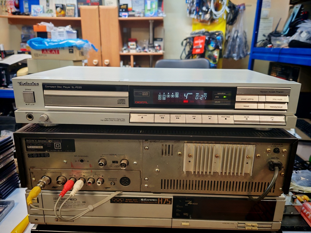 TECHNICS SL-P220
