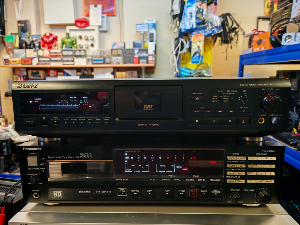 SONY DTC-ZE700