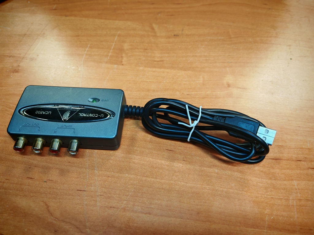 BEHRINGER U-CONTROL UCA200