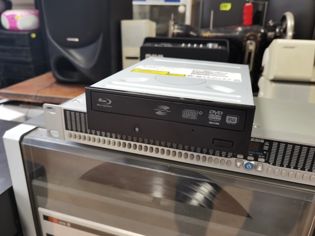 HITACHI/LG HL Data Storage CH10L