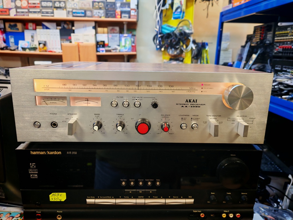 AKAI AA-1030