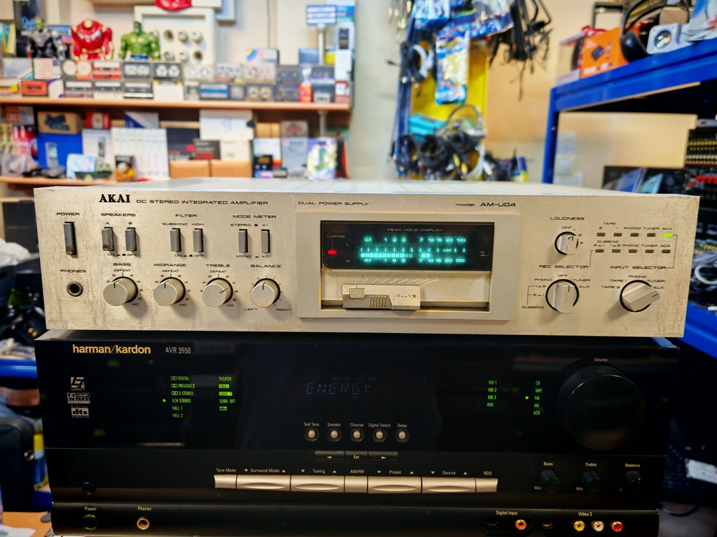 AKAI AM-U04